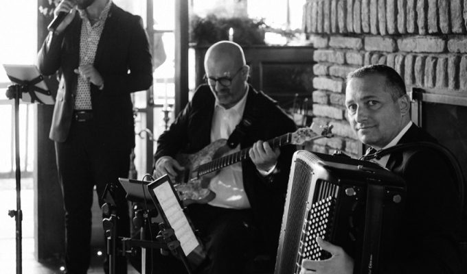 Italian Folk Band performs Italian songs