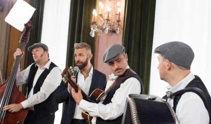 Italian Folk Band performs Italian songs